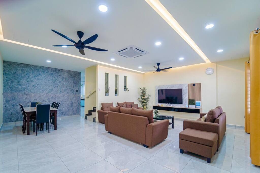 Rumah percutian 668homestaytmn Sentosa大丰18bed Near Mid Valley Johor Bahru